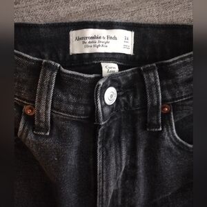Abercrombie Curve Love High Rise ankle Straight 24 Short